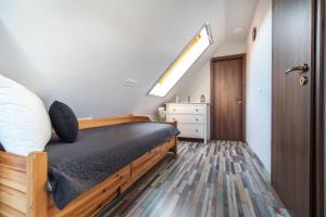 Posteľ alebo postele v izbe v ubytovaní Buzavirág Apartman
