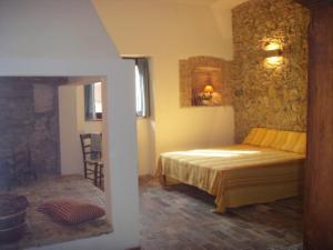 A bed or beds in a room at Agriturismo Le Vigne di Pace