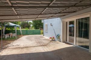 Zahrada ubytování Jimmy's Cozy Apartment