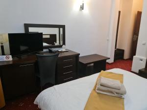 Televizors / izklaižu centrs naktsmītnē Hotel Magic GT Trivale