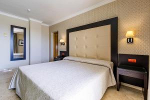 Postel nebo postele na pokoji v ubytování Hotel Torremar - Mares