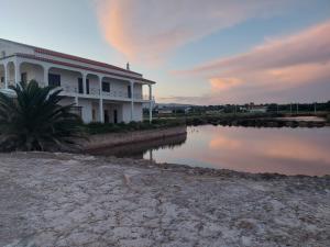 a building next to a body of water at Casa Vaso in Moncarapacho