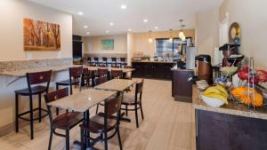 Best Western PLUS Inn of Hayward tesisinde içecekler