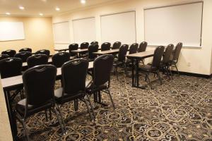 Best Western PLUS Inn of Hayward tesisinde bir iş alanı ve/veya konferans odası +18 fotoğraf