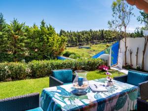 Κήπος έξω από το Deluxe Sani Relax Villa