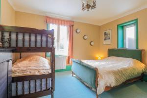 a bedroom with two bunk beds and a window at La ferme des Pommés in Pommera