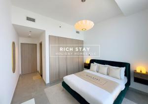 a bedroom with a large white bed in a room at Harmonious 3BR in Stella Maris, Sea View, Marina in Dubai