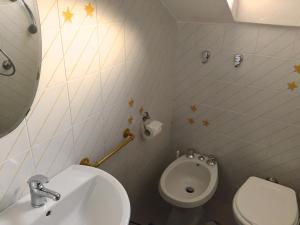 Ett badrum på Appartamento Caminia