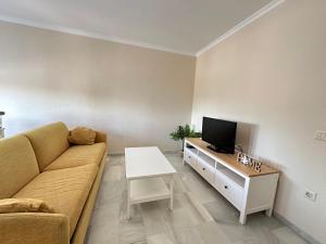 TV a/nebo společenská místnost v ubytování La Almadraba segunda Pista