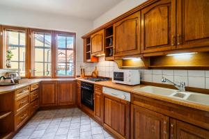 Kuchyň nebo kuchyňský kout v ubytování Apartmány u Vlašského dvora