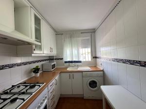 Kuchyň nebo kuchyňský kout v ubytování La Almadraba segunda Pista