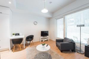 TV a/nebo společenská místnost v ubytování Forenom Serviced Apartments Alankotie