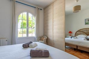 Ένα ή περισσότερα κρεβάτια σε δωμάτιο στο Villa 3 chambres dans le centre du Cap Ferret