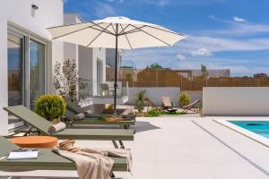 Πισίνα στο ή κοντά στο Stylish villa Tenera with private pool, 3 bedrooms