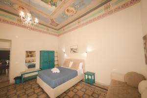 A bed or beds in a room at Sotto il Castello B&B