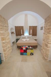 A bed or beds in a room at Sotto il Castello B&B