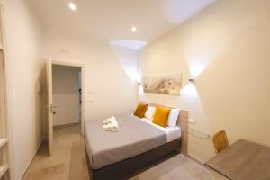 A bed or beds in a room at Sotto il Castello B&B
