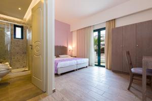 Posteľ alebo postele v izbe v ubytovaní Alonia Villa, Refined Living with 50m2 Private Pool, By ThinkVilla