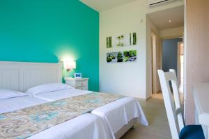 Posteľ alebo postele v izbe v ubytovaní Alonia Villa, Refined Living with 50m2 Private Pool, By ThinkVilla
