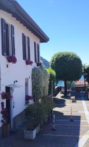 a white building with plants on the side of it at In Piazzetta - Cernobbio in Cernobbio