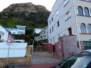 Gallery image of St James Mansions Apartment in Muizenberg +26 photos