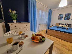 a room with a table with a plate of food on it at Pokoje Częstochowa in Częstochowa