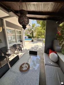 Posezení v ubytování VİLLA MARMARİS + 27 fotografií