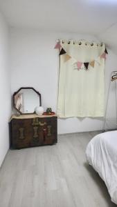 Postel nebo postele na pokoji v ubytování New, Private, 3 rooms, Hongdae, 6 Persons