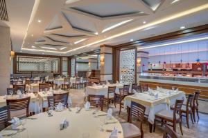 Restaurace v ubytování Green Max Hotel