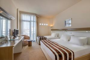Postel nebo postele na pokoji v ubytování Green Max Hotel