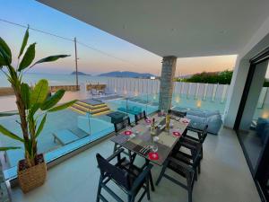 Bassein majutusasutuses Poseidon Beach Hotel või selle lähedal