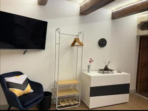 TV a/nebo společenská místnost v ubytování Vincenti's Nest in Valletta