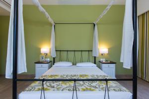 Posteľ alebo postele v izbe v ubytovaní Alonia Villa, Refined Living with 50m2 Private Pool, By ThinkVilla