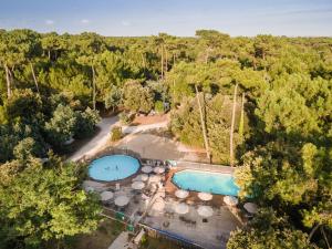Bazén v ubytování Huttopia Oleron Les Pins nebo v jeho okolí