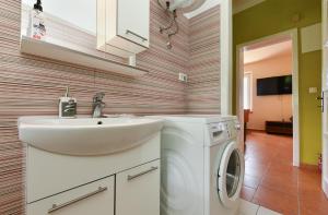 Imagen de la galería de Apartment Koromacno 2334, en Koromačno 18 fotos más