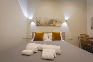 A bed or beds in a room at Sotto il Castello B&B