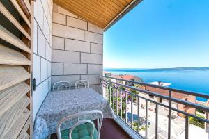 Balkón alebo terasa v ubytovaní Apartments and rooms by the sea Brela, Makarska - 2752