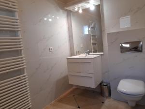 Koupelna v ubytování Villa EDEN BLUE + 45 fotografií