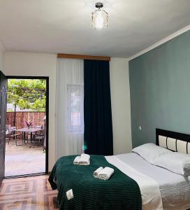 Llit o llits en una habitació de Hotel Sunny 37 fotos més