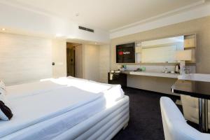 Postel nebo postele na pokoji v ubytování Grand Hotel Riga