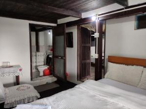 Postel nebo postele na pokoji v ubytování Kriti Home and Accomodation