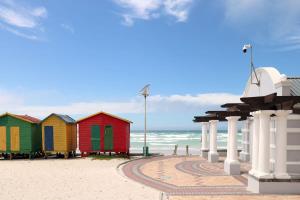 Gallery image of Surfers Penthouse in Muizenberg