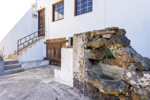 Las RosasにあるCasa El Rincón I, San Andrés, El Hierroの建物前の石垣