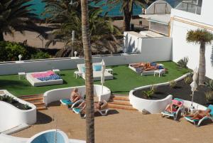 Bazén v ubytování Neptuno Suites - Adults Only nebo v jeho okolí