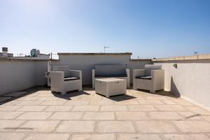 A balcony or terrace at Seasons Home San Foca