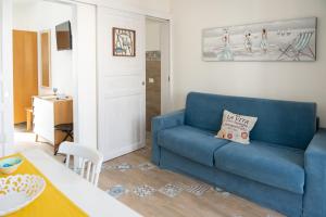 A seating area at Seasons Home San Foca