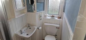 Ένα μπάνιο στο Snug - Macushla Apartment