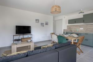 TV/trung tâm giải trí tại Rez-de-terrasse pour 6 proche centre de Pornic