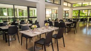 Hotel Eiffel tesisinde bir restoran veya yemek mekanı