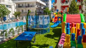 Hotel Eiffel tesisinde veya buraya yakın yüzme havuzu